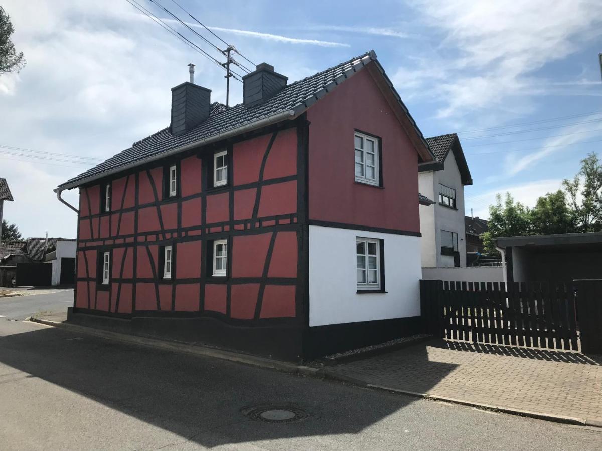 巴特明斯特艾弗尔Ferienhaus Eifeldoemchen别墅 外观 照片